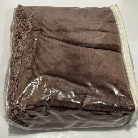 Grace Elizabeth Luxury Linens | Hand Knotted Fringe Throw Blanket | Oversize 50” - Picture 3 of 6